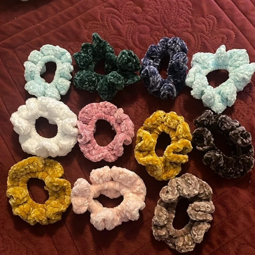 11 New Scrunchies‎ HANDMADE WITH VELVET YARN BY THE VELVET BUNNY SITE. Ponytail.